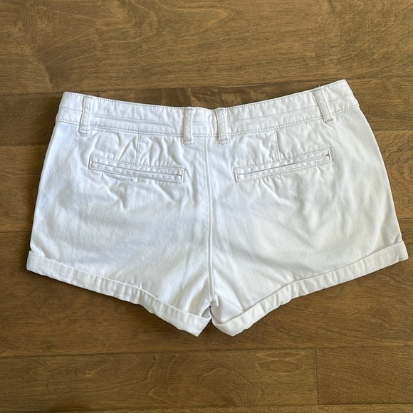 Abercrombie & Fitch White Roll Hem Mid Rise Cotton Shorts Womens Size 10 - Picture 2 of 4